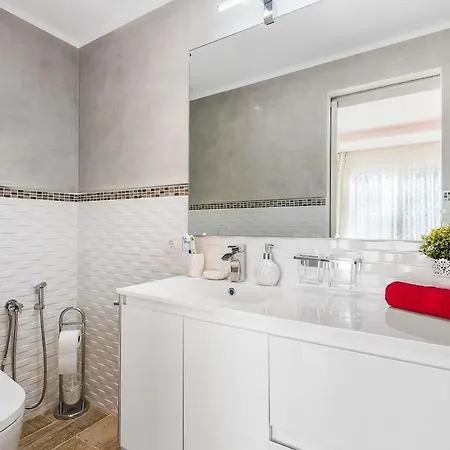 Ines Luxury * אדחה