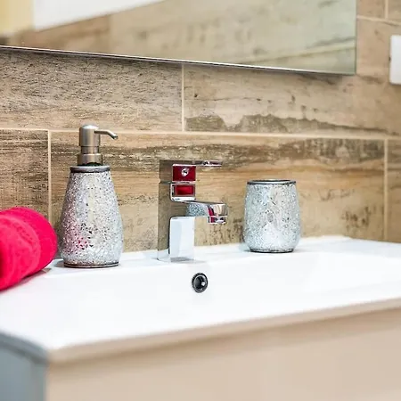 Ines Luxury דירה אדחה