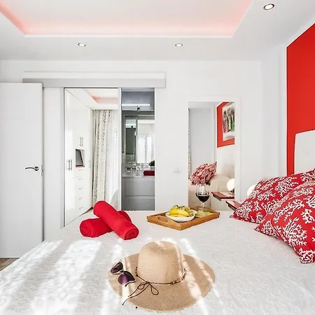 Ines Luxury - Pool -